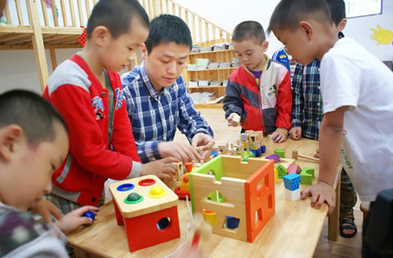慶六一·伴成長，木玩?zhèn)鹘y(tǒng)獻(xiàn)愛云和幼兒園
